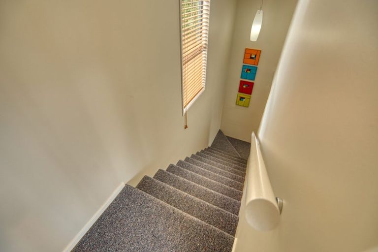 Photo of property in 9 Ranui Place, Moana, 7872