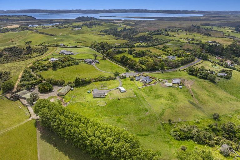 Photo of property in 47 Crosland Road, South Head, Helensville, 0874