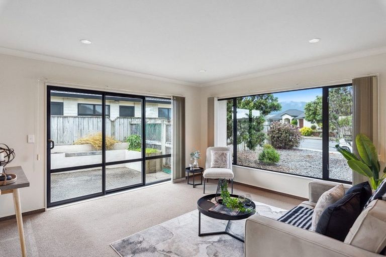 Photo of property in 26 Quadrant Heights, Paraparaumu, 5032