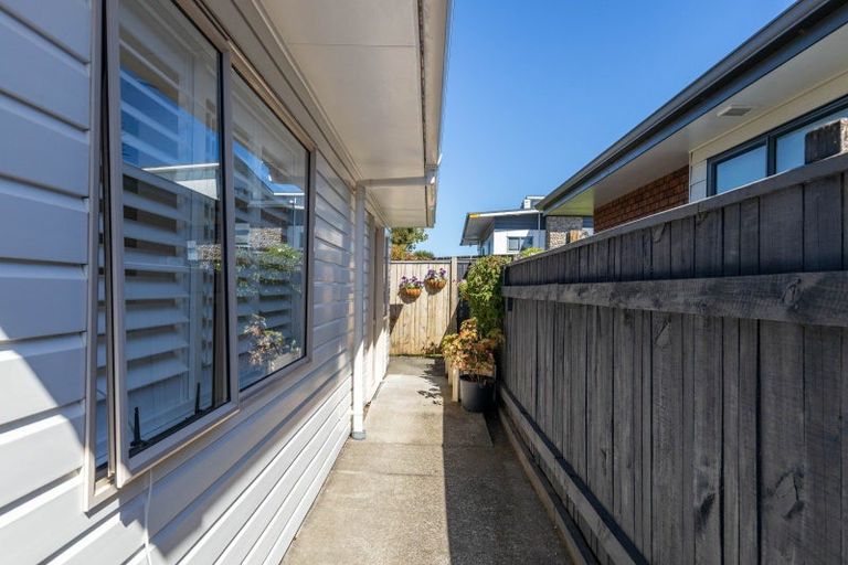 Photo of property in 1/122 Clawton Street, Westown, New Plymouth, 4310