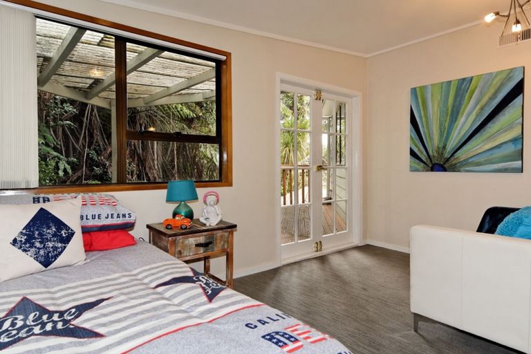 Photo of property in 201 Shaw Road, Titirangi, Auckland, 0604