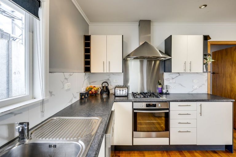 Photo of property in 2 Veronica Avenue, Marewa, Napier, 4110