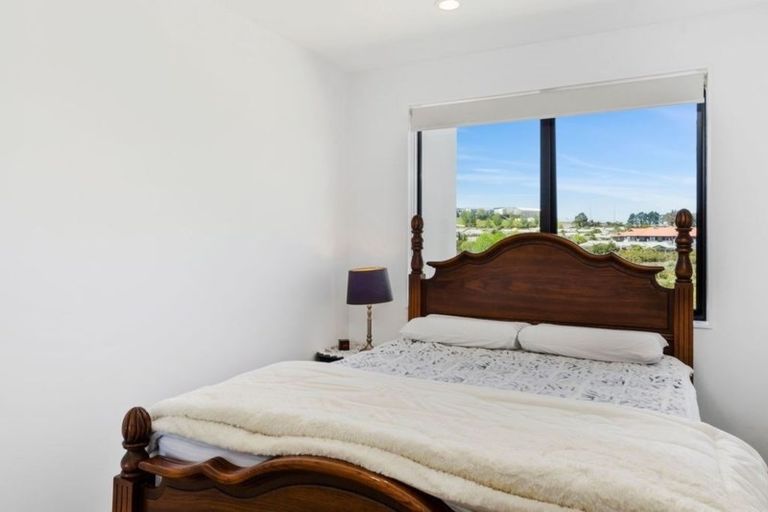 Photo of property in Apollo Apartments, 201/46 Rosedale Road, Rosedale, Auckland, 0632