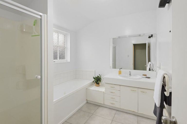 Photo of property in 2 Ashfield Place, Ilam, Christchurch, 8041