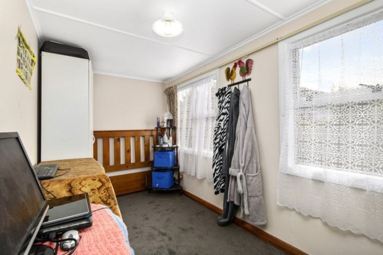 Photo of property in 2/147 Stokes Valley, Stokes Valley, Lower Hutt, 5019