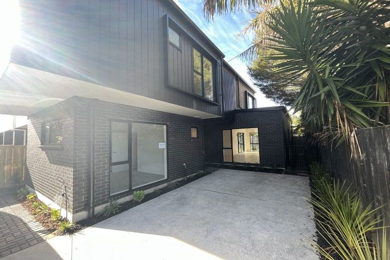 Photo of property in 9 Renata Crescent, Te Atatu Peninsula, Auckland, 0610