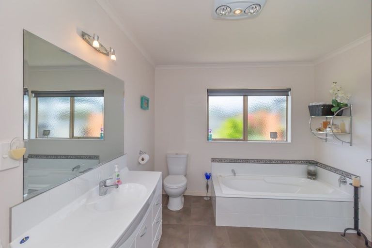 Photo of property in 64 Lea Grove, Levin, 5572