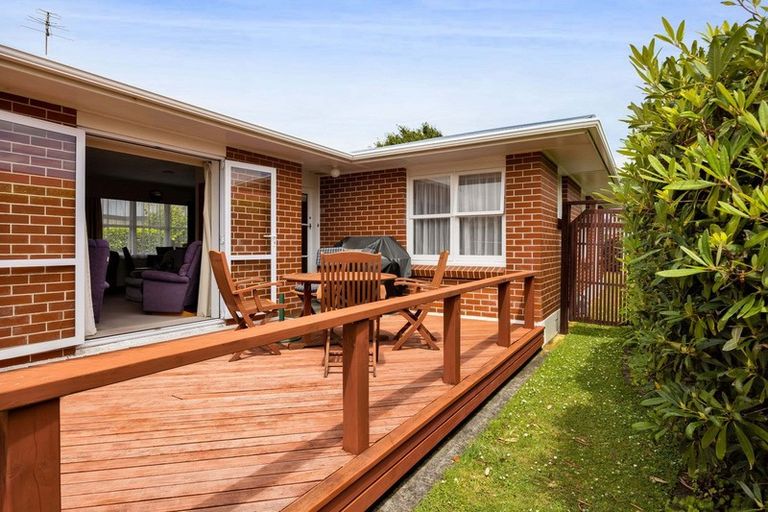 Photo of property in 1 Reid Avenue, Hawera, 4610