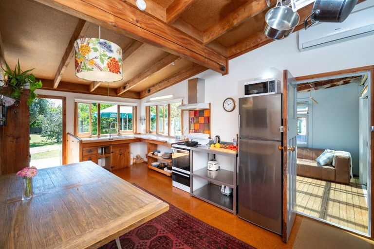 Photo of property in 21 Grove Road, Haumoana, 4102