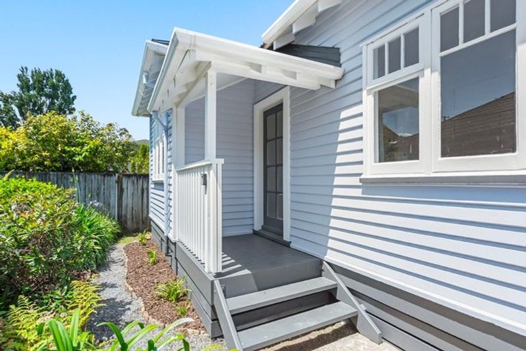 Photo of property in 1-2/6a Pohutukawa Street, Woburn, Lower Hutt, 5010