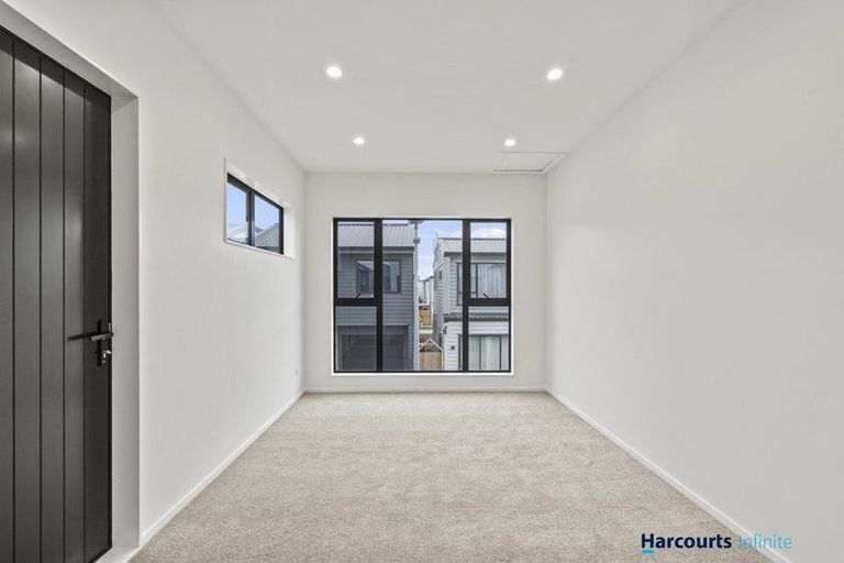 Photo of property in 32 Whare Kauri Road, Papakura, 2110