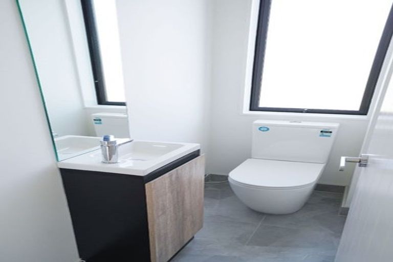 Photo of property in 7/19 Kingdale Road, Henderson, Auckland, 0610