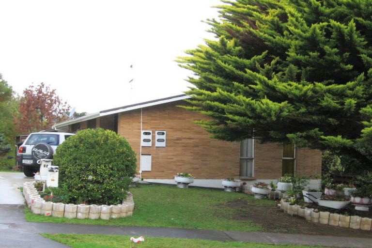 Photo of property in 2/3 Kyeemagh Street, Botany Downs, Auckland, 2010