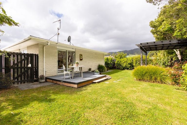 Photo of property in 10b Rimu Street, Waikanae, 5036