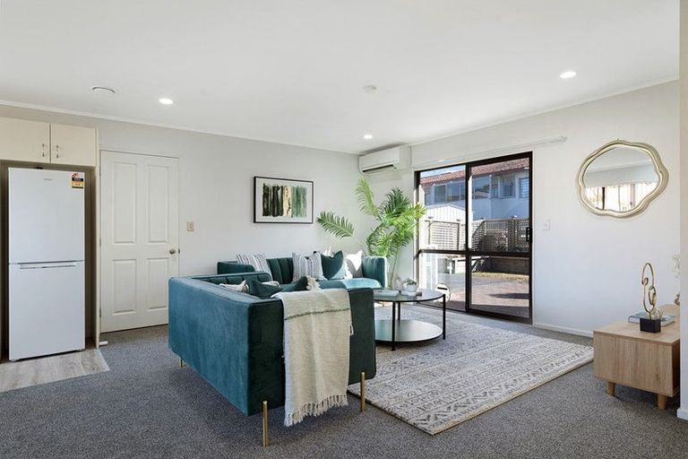 Photo of property in 8 Lockington Avenue, Henderson, Auckland, 0612