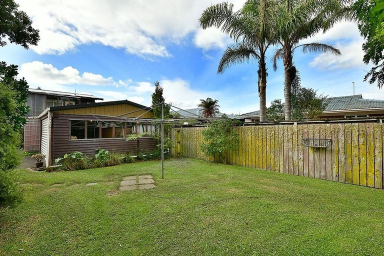 Photo of property in 20 Walton Street, Red Beach, 0932