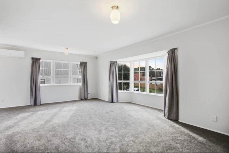 Photo of property in 2/14 Ellice Road, Totara Vale, Auckland, 0629