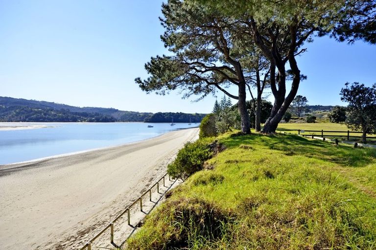 Photo of property in 271 Omaha Drive, Omaha, 0986