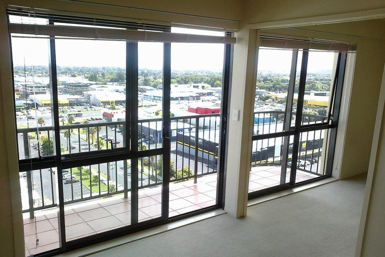 Photo of property in The Rennaissance, 14h/18 Ronwood Avenue, Manukau, Auckland, 2104
