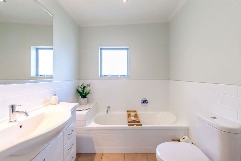 Photo of property in 4/1 Marine Parade, Paraparaumu Beach, Paraparaumu, 5032