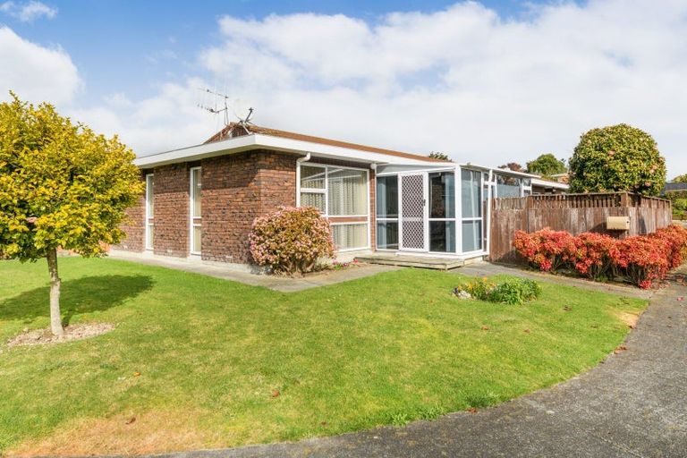 Photo of property in 1 Wharite Place, Awapuni, Palmerston North, 4412