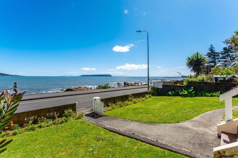 Photo of property in 17 Moana Road, Plimmerton, Porirua, 5026