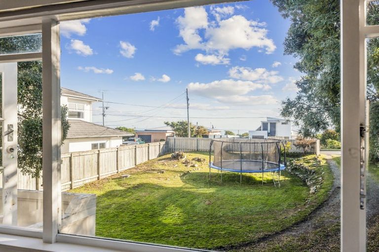 Photo of property in 89 Seaview Road, Paraparaumu Beach, Paraparaumu, 5032