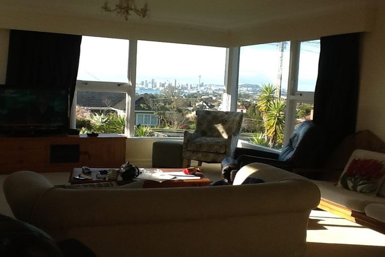 Photo of property in 95 Ocean View Road, Hillcrest, Auckland, 0627