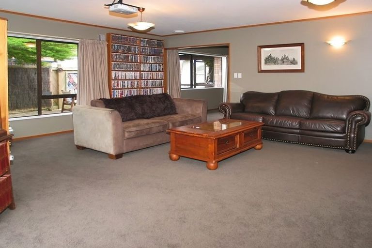 Photo of property in 32 Burbank Crescent, Churton Park, Wellington, 6037