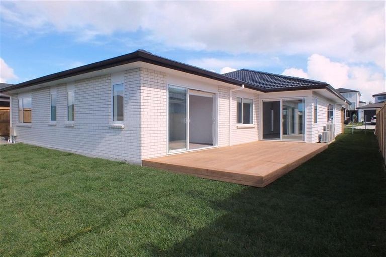Photo of property in 31 Walsh Road, Papakura, 2110