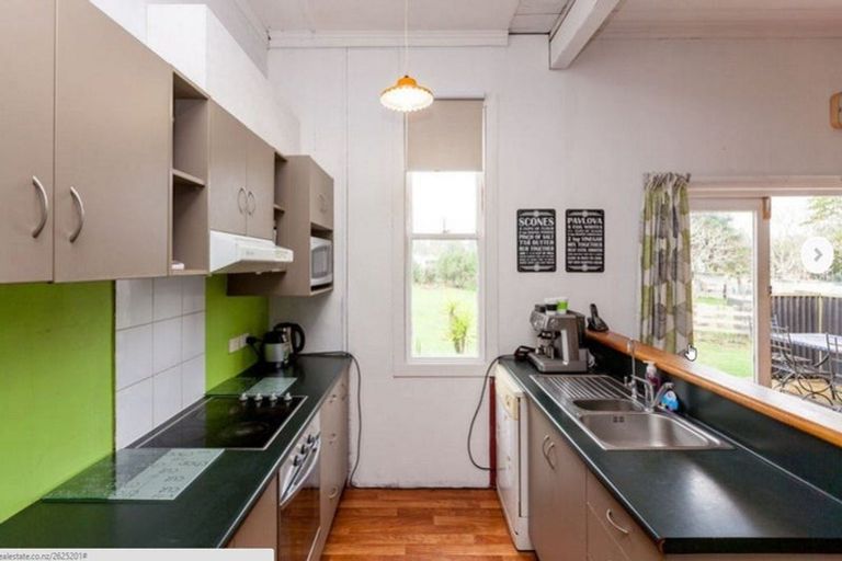 Photo of property in 421a South Road, Omata, New Plymouth, 4374