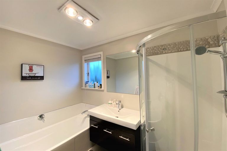 Photo of property in 140 Ennis Avenue, Pakuranga Heights, Auckland, 2010