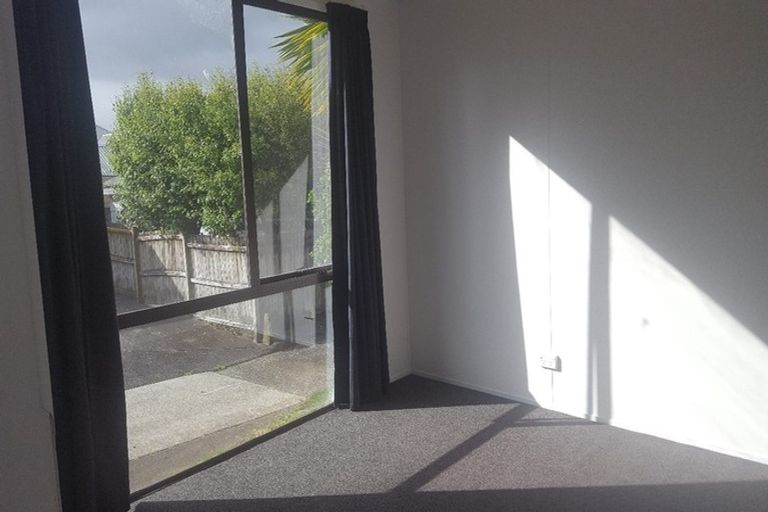 Photo of property in 1/141 Carnoustie Drive, Wattle Downs, Auckland, 2103