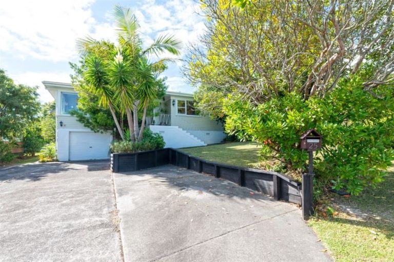 Photo of property in 25 Catalina Crescent, Forrest Hill, Auckland, 0620