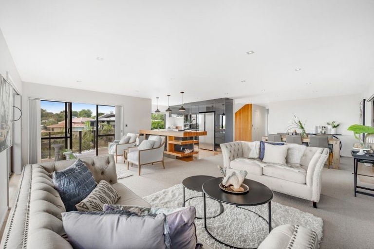 Photo of property in 3 Trident Place, Shelly Park, Auckland, 2014