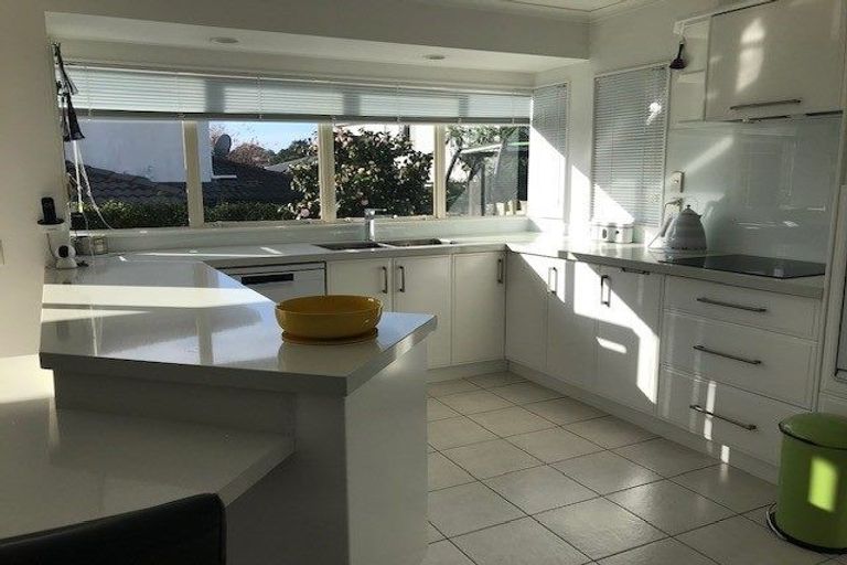 Photo of property in 2/270 Cascades Road, Botany Downs, Auckland, 2010