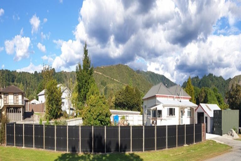 Photo of property in 28 Victory Street, Reefton, 7830