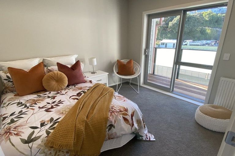 Photo of property in 2/7 Grays Road, Plimmerton, Porirua, 5026