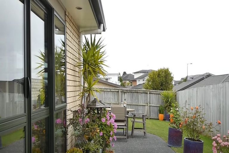 Photo of property in 10 Bonny Crescent, Massey, Auckland, 0614