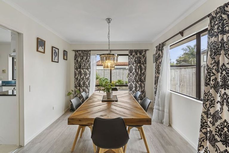 Photo of property in 62 Thornbury Crescent, East Tamaki Heights, Auckland, 2016