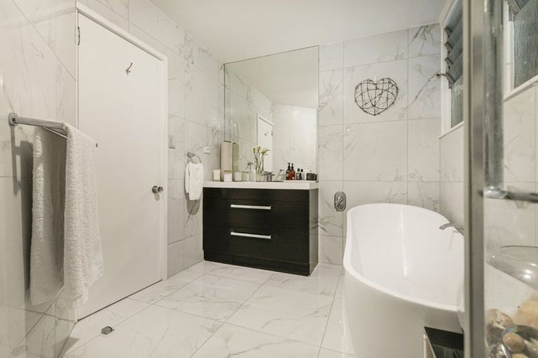 Photo of property in 12 Oratau Place, Greenhithe, Auckland, 0632