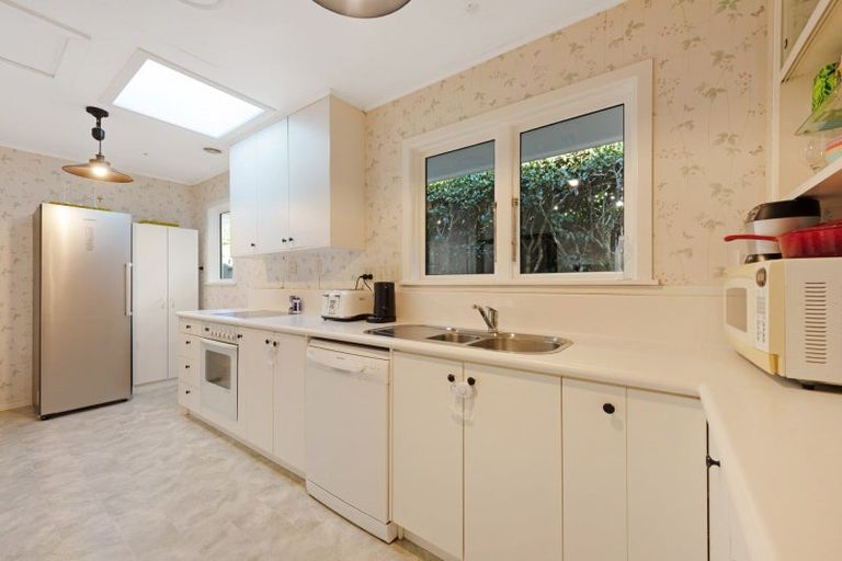 Photo of property in 48 Homewood Crescent, Karori, Wellington, 6012