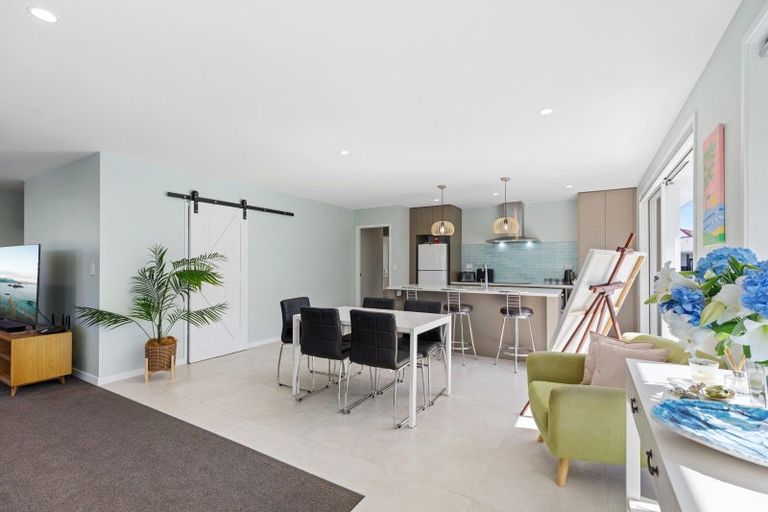 Photo of property in 814b Papamoa Beach Road, Papamoa Beach, Papamoa, 3118