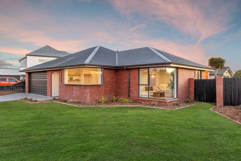 Photo of property in 2 De Courcy Place, Avondale, Christchurch, 8061