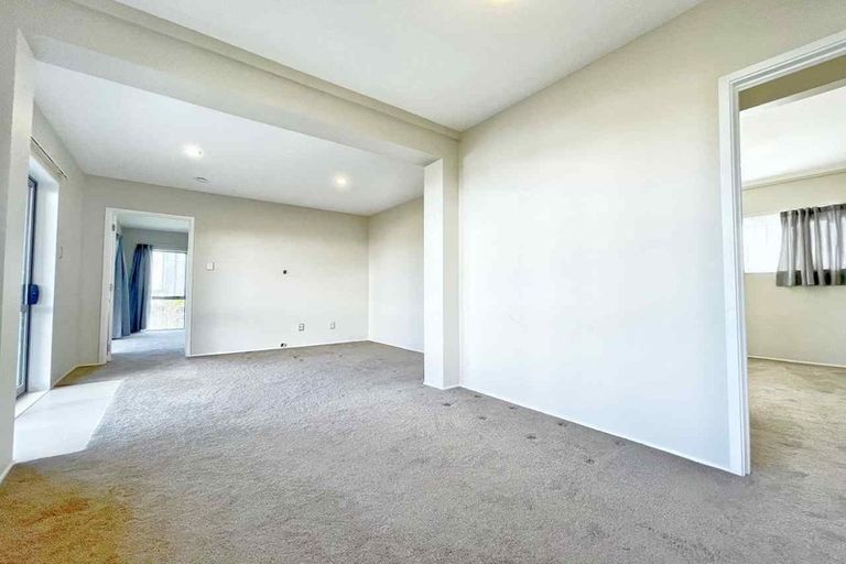 Photo of property in 1/17 Hyde Road, Rothesay Bay, Auckland, 0630