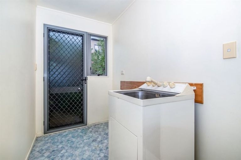 Photo of property in 14 Capilano Place, Glenfield, Auckland, 0629