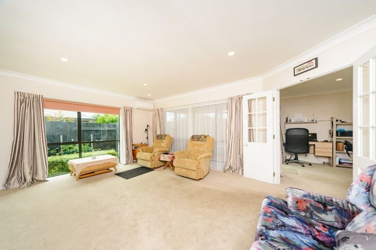 Photo of property in 27 Strachan Way, Highbury, Palmerston North, 4412