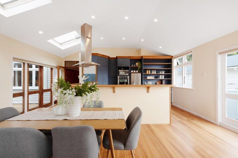 Photo of property in 22 Homewood Crescent, Karori, Wellington, 6012