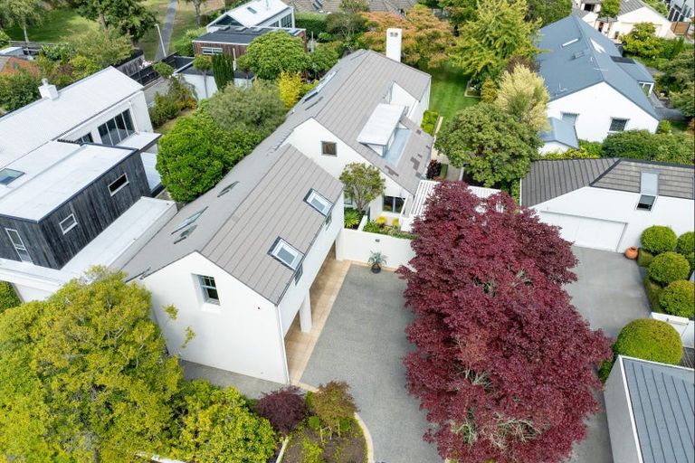 Photo of property in 37 Thornycroft Street, Fendalton, Christchurch, 8052