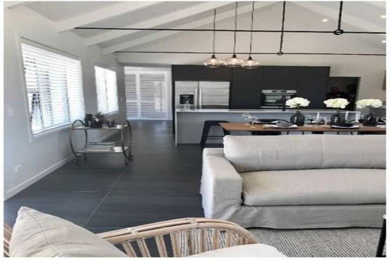 Photo of property in 5 Ti Tree Lane, Stanmore Bay, Whangaparaoa, 0932